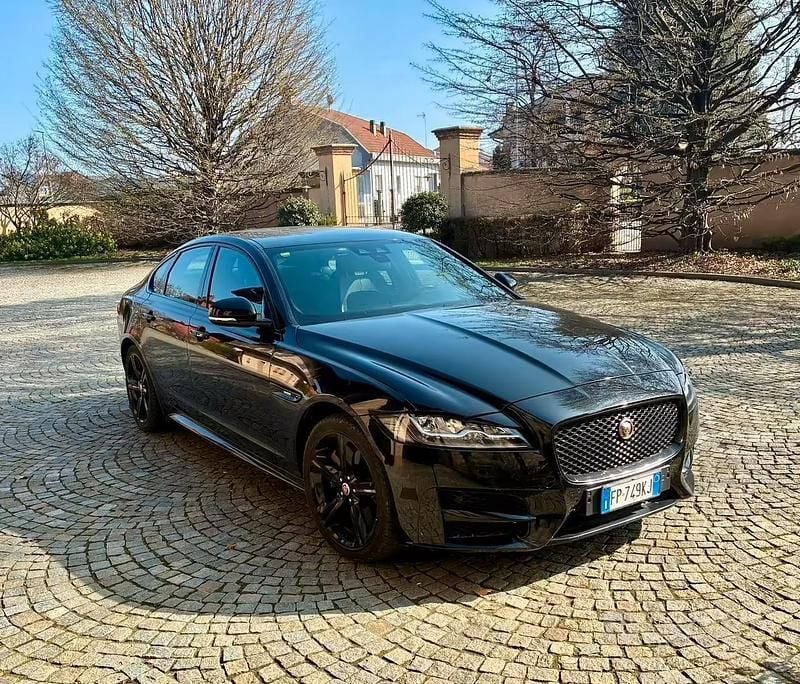 Usata Jaguar XF Executive 241 CV (177 kW) 2018 Nero Berlina