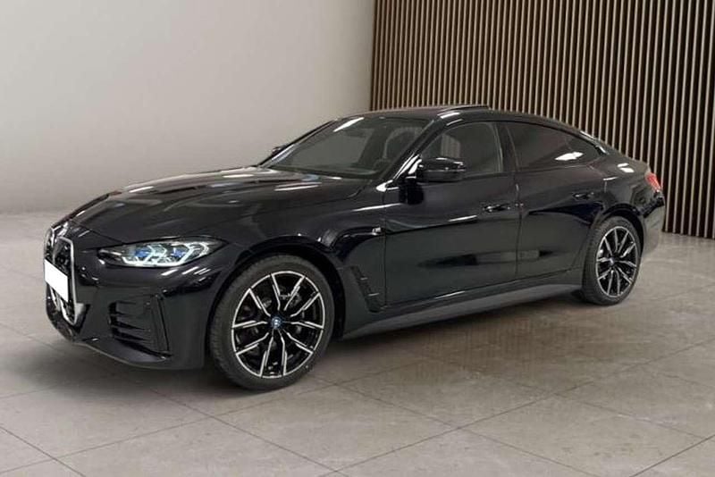 Usata BMW i4 M Sport 105 kW (143 CV) 2022 Saphirschwarz metallizzato Berlina