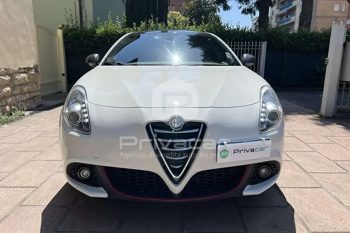 Usata Alfa Romeo Giulietta Distinctive 150 CV (110 kW) 2015 Bianco Utilitaria