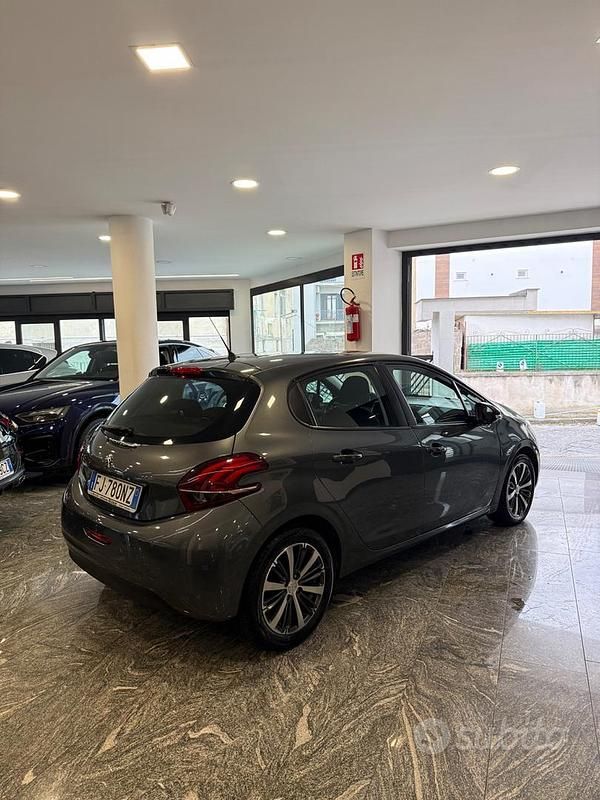 Usata Peugeot 208 Allure 75 CV (55 kW) 2017 Grigio Utilitaria