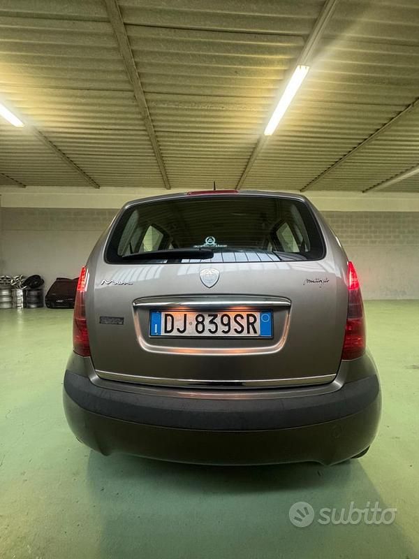 Usata Lancia Musa 69 CV (50 kW) 2007 Giallo Monovolume