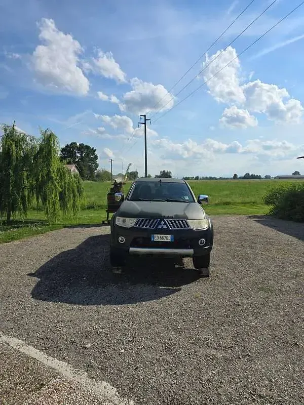 Usata Mitsubishi L200 Intense+ 178 CV (130 kW) 2010 Verde Pick-up