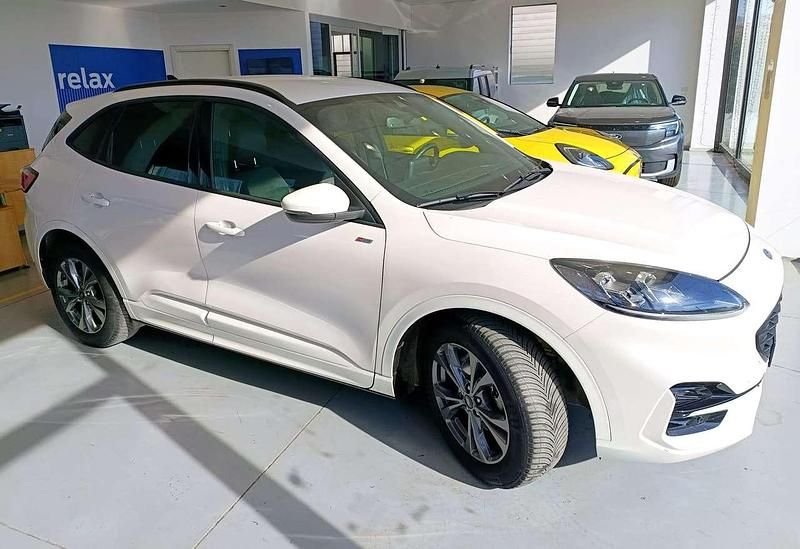 Usata Ford Kuga ST-Line X 152 CV (111 kW) 2023 Bianco perlato SUV