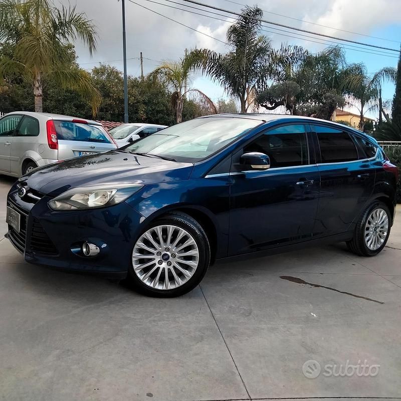 Usata Ford Focus Titanium 115 CV (84 kW) 2012 Blu Berlina
