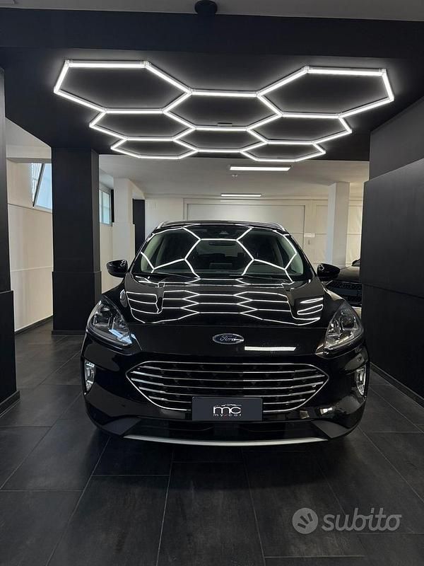 Usata Ford Kuga Titanium 120 CV (88 kW) 2022 Nero SUV