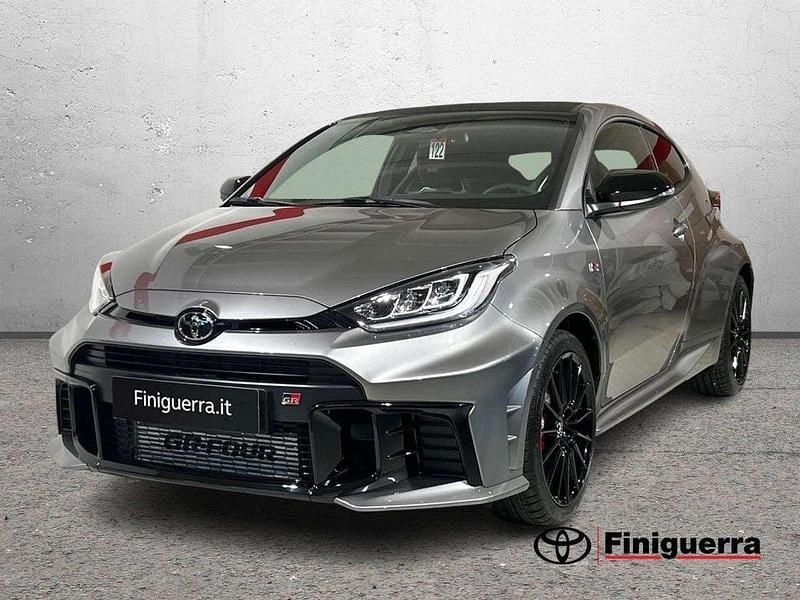 Nuova Toyota Yaris 280 CV (205 kW) 2026 Grigio Utilitaria