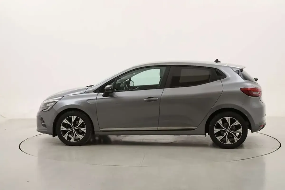 Usata Renault Clio Evolution 101 CV (74 kW) 2023 Grigio Utilitaria