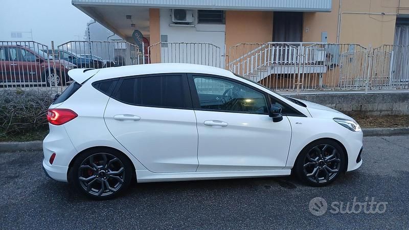 Usata Ford Fiesta ST-Line 86 CV (63 kW) 2019 Bianco Utilitaria