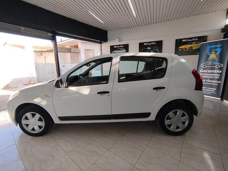 Usata Dacia Sandero 74 CV (54 kW) 2010 Bianco Berlina