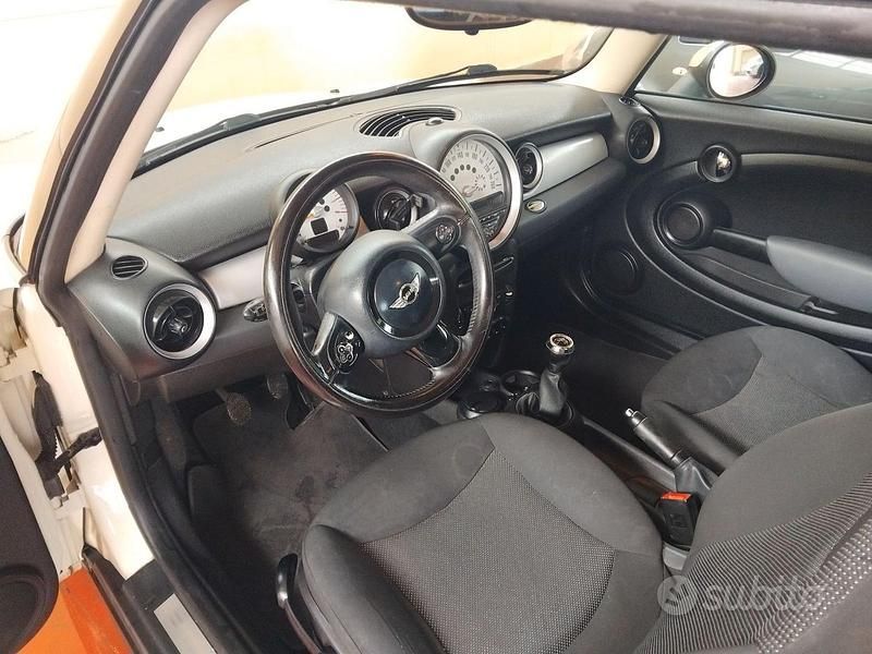 Usata Mini ONE 65 CV (47 kW) 2012 Beige Utilitaria