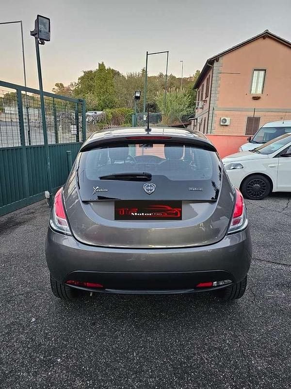 Usata Lancia Ypsilon Silver 69 CV (50 kW) 2022 Grigio Utilitaria