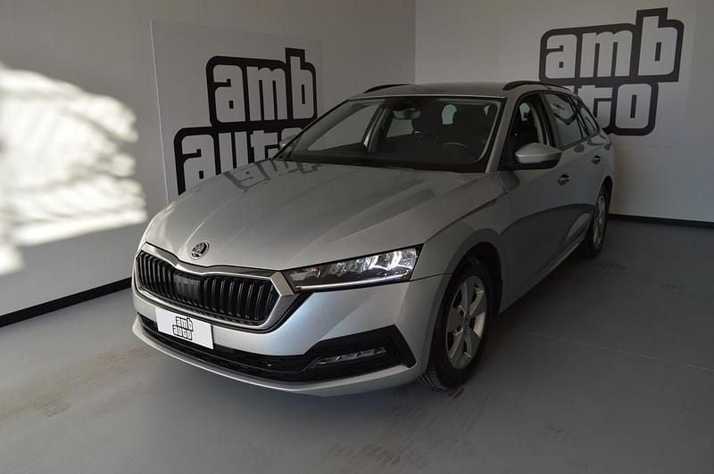 Argento Usata 2022 Skoda Octavia Executive Station wagon | 15.900 € (Super prezzo) - Immagine 1/4