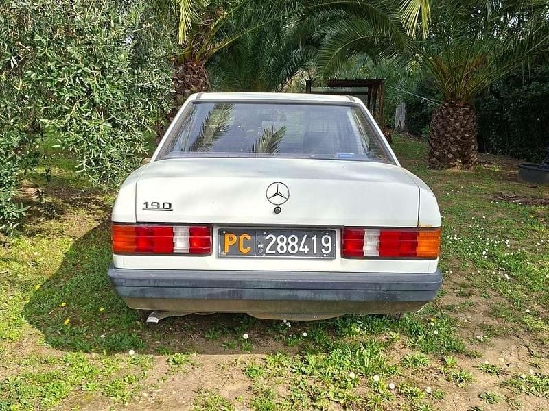 Usata Mercedes 190 77 CV (56 kW) 1983 Bianco Berlina