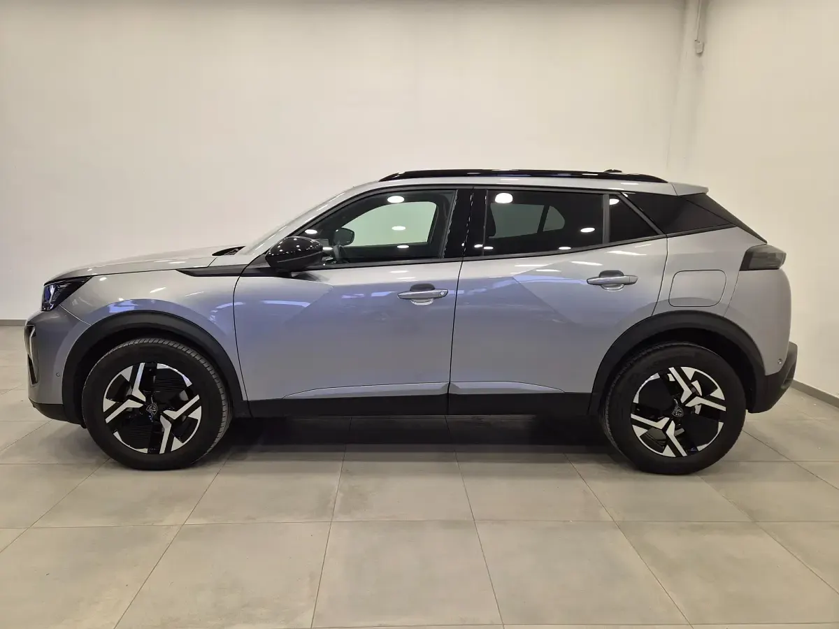 Usata Peugeot 2008 Allure 145 CV (106 kW) 2025 Grigio SUV