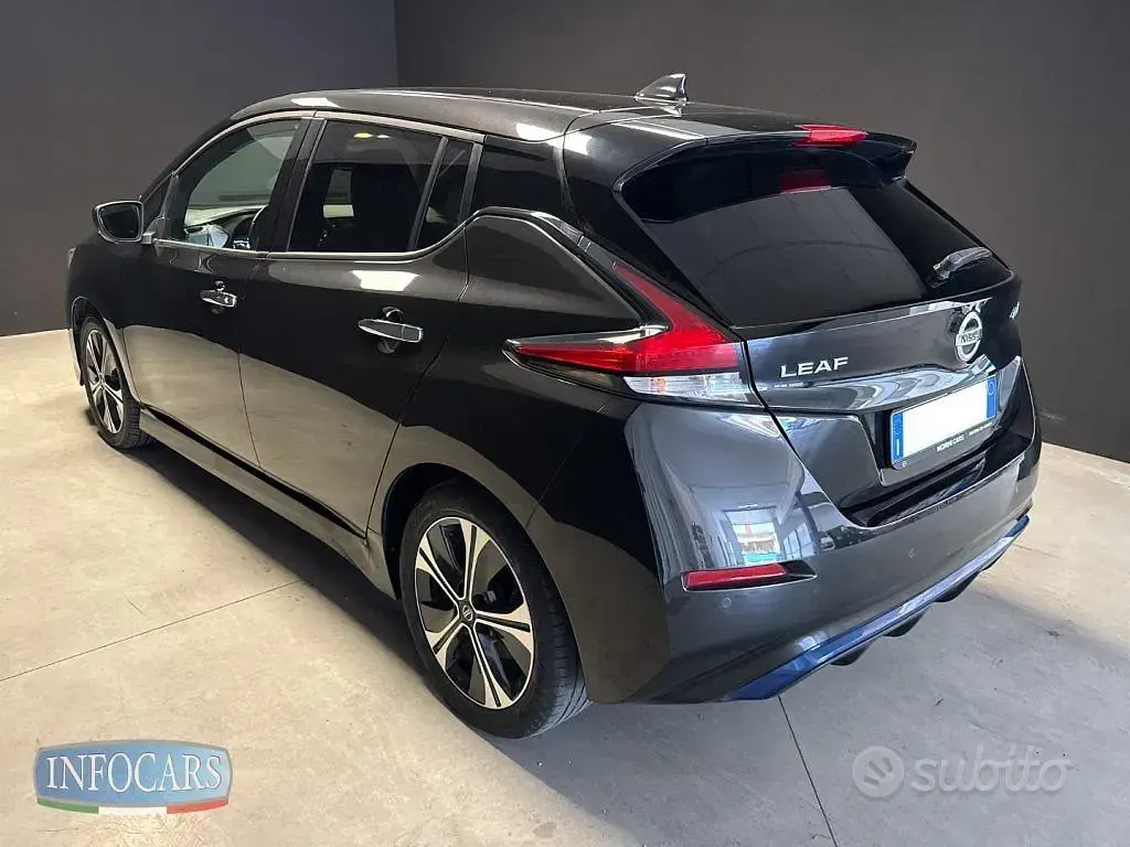 Usata Nissan Leaf N-Connecta 89 kW (122 CV) 2022 Nero metallizzato Utilitaria
