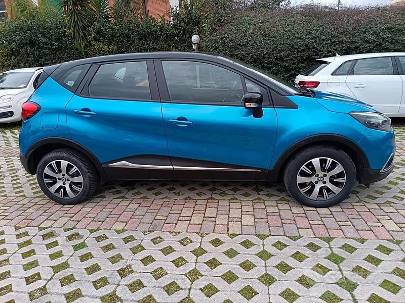 Usata Renault Captur Zen 90 CV (66 kW) 2017 Blu SUV
