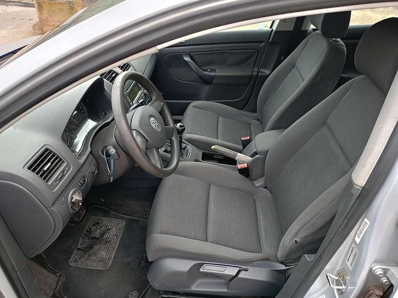 Usata VW Golf Trendline 75 CV (55 kW) 2005 Argento Berlina