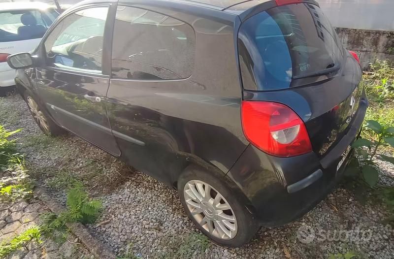 Usata Renault Clio II LE 86 CV (63 kW) 2008 Nero Utilitaria