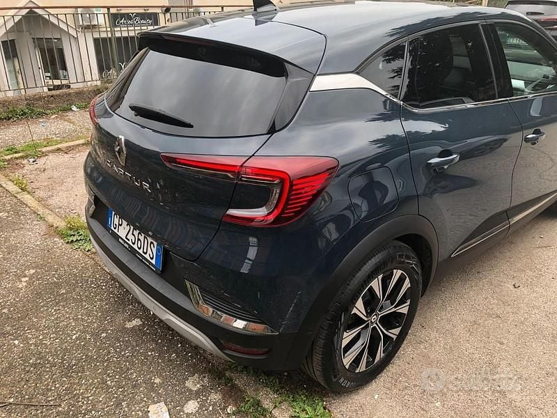 Usata Renault Captur Techno 101 CV (74 kW) 2023 Blu/azzurro SUV