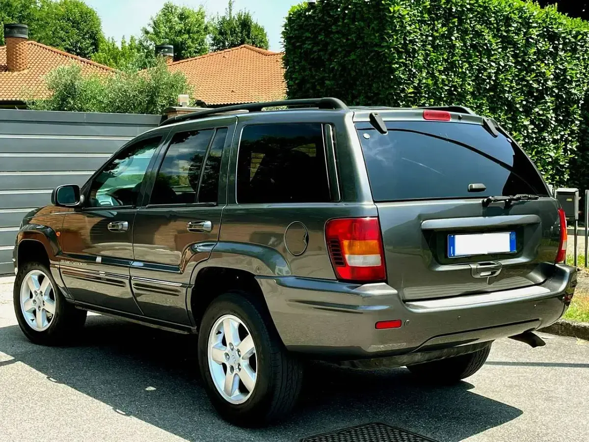 Usata Jeep Grand Cherokee Overland 163 CV (119 kW) 2004 Grigio SUV