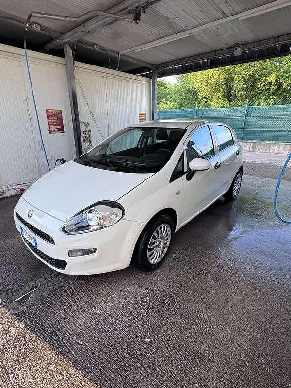 Usata Fiat Punto Young 69 CV (50 kW) 2016 Bianco Utilitaria