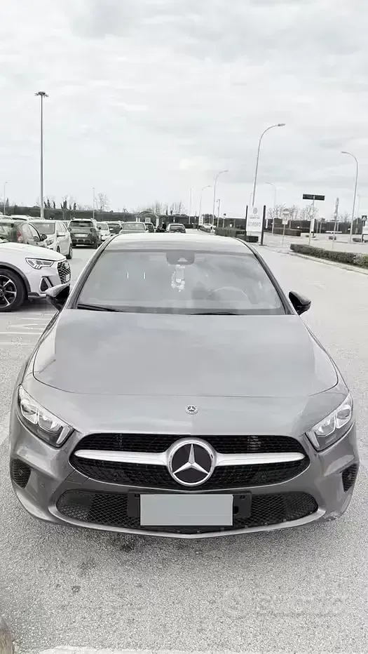 Usata Mercedes 180 116 CV (85 kW) 2020 Grigio Berlina