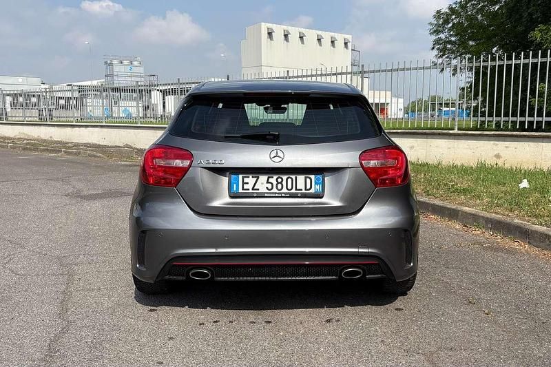 Usata Mercedes A250 211 CV (155 kW) 2015 Argento Berlina