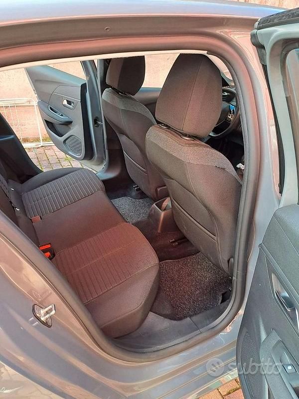 Usata Peugeot 208 Active 75 CV (55 kW) 2024 Grigio Utilitaria