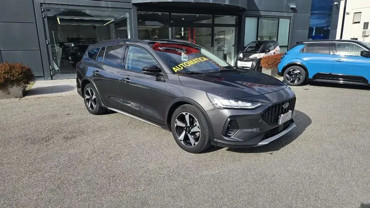 Usata Ford Focus Active 120 CV (88 kW) 2022 Grigio Station wagon