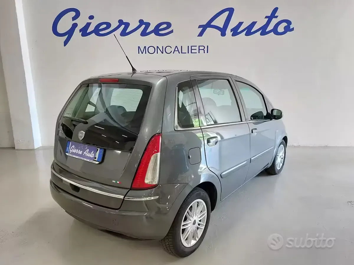 Usata Lancia Musa S 95 CV (69 kW) 2010 Grigio Monovolume