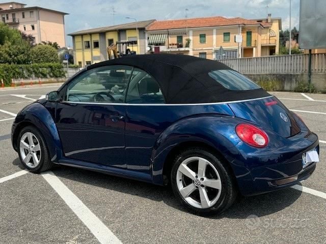 Usata VW New Beetle Cabriolet 105 CV (77 kW) 2007 Blu/azzurro Cabrio