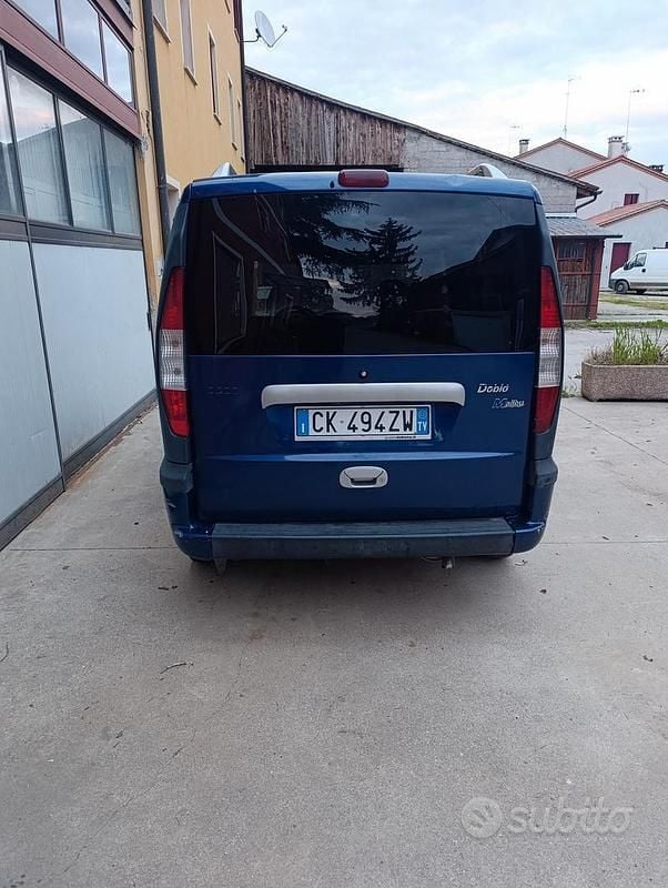 Usata Fiat Doblò 105 CV (77 kW) 2003 Blu Monovolume