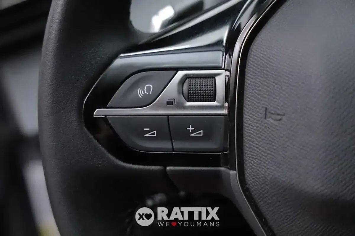 Usata Peugeot 2008 Allure 130 CV (95 kW) 2025 Grigio SUV