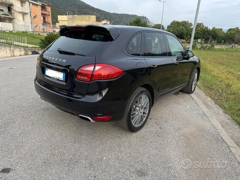 Usata Porsche Cayenne 245 CV (180 kW) 2011 Nero SUV