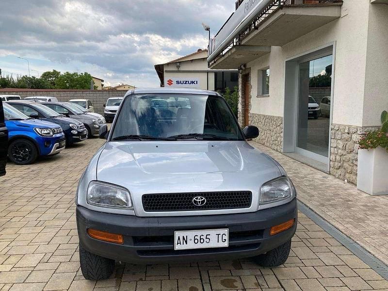 Usata Toyota RAV4 128 CV (94 kW) 1997 Grigio metallizzato SUV