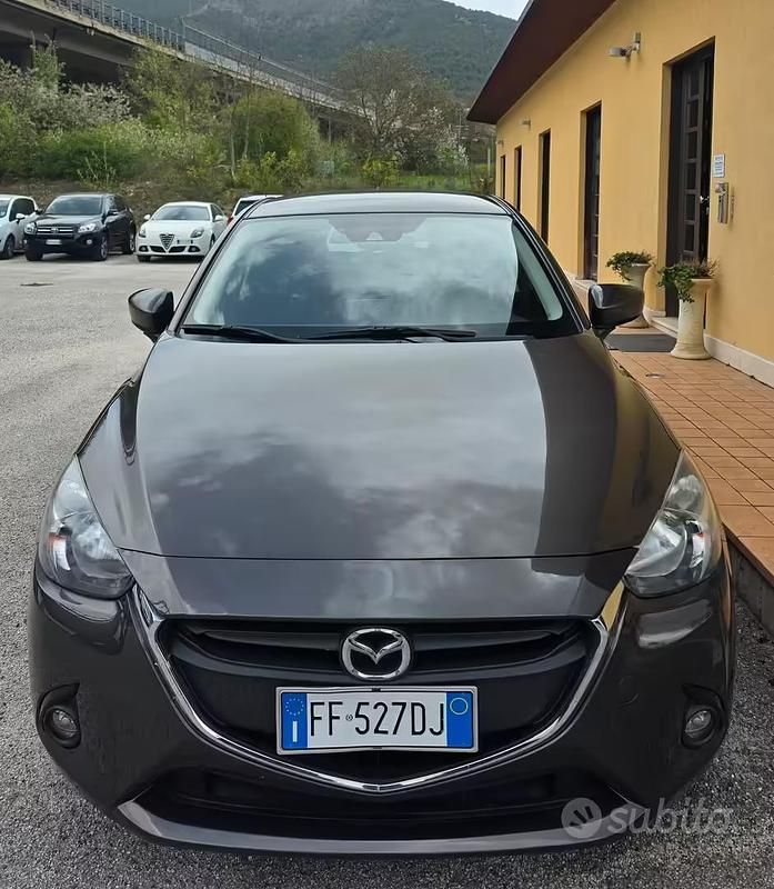 Usata Mazda 2 Evolve 105 CV (77 kW) 2016 Marrone Berlina