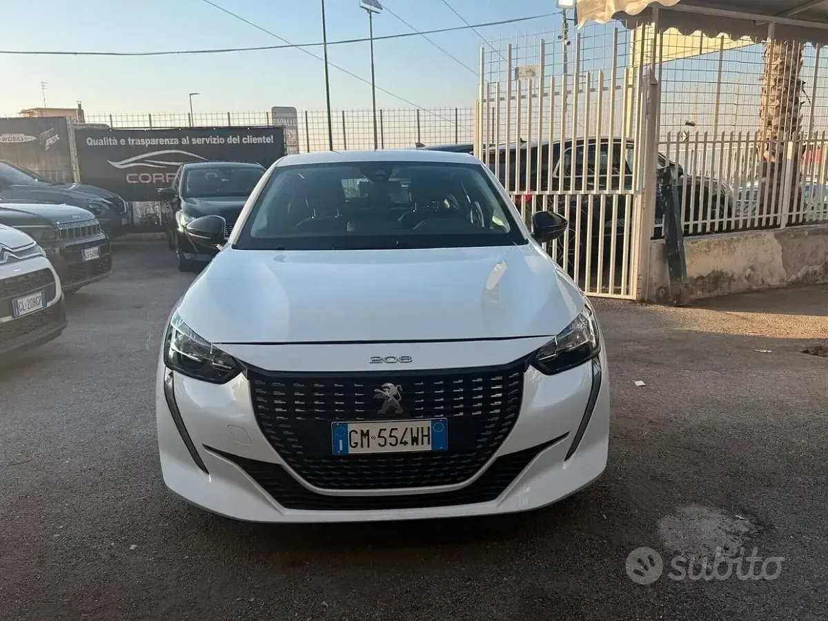 Usata Peugeot 208 Allure 102 CV (75 kW) 2023 Bianco Utilitaria