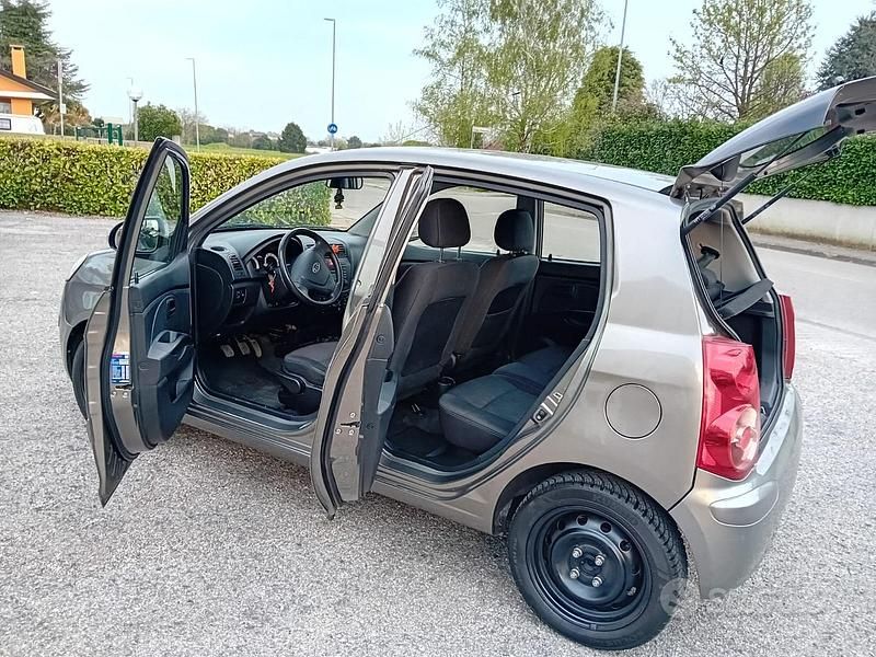 Occasion Kia Picanto 65 ch (47 kW) 2009 Gris Citadine