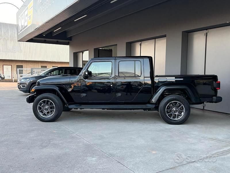 Usata Jeep Gladiator Overland 264 CV (194 kW) 2021 Nero Pick-up