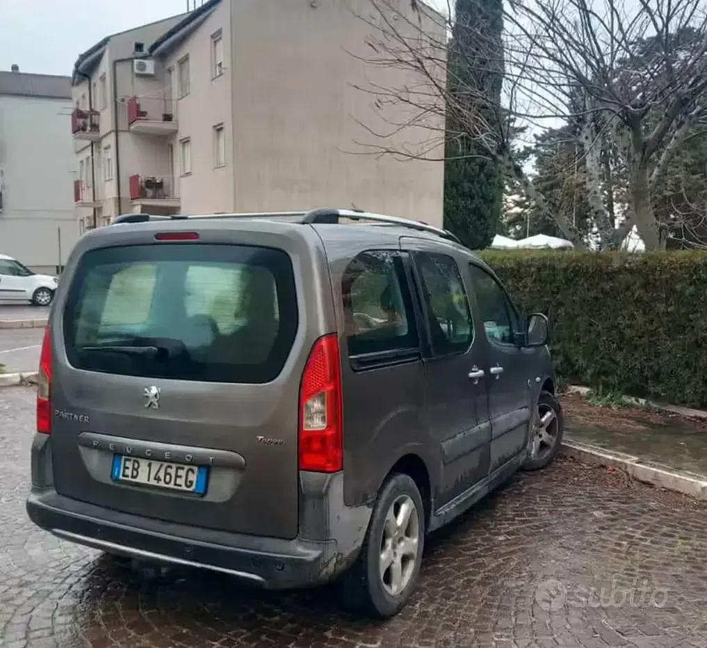 Usata Peugeot Partner 109 CV (80 kW) 2010 Grigio Monovolume