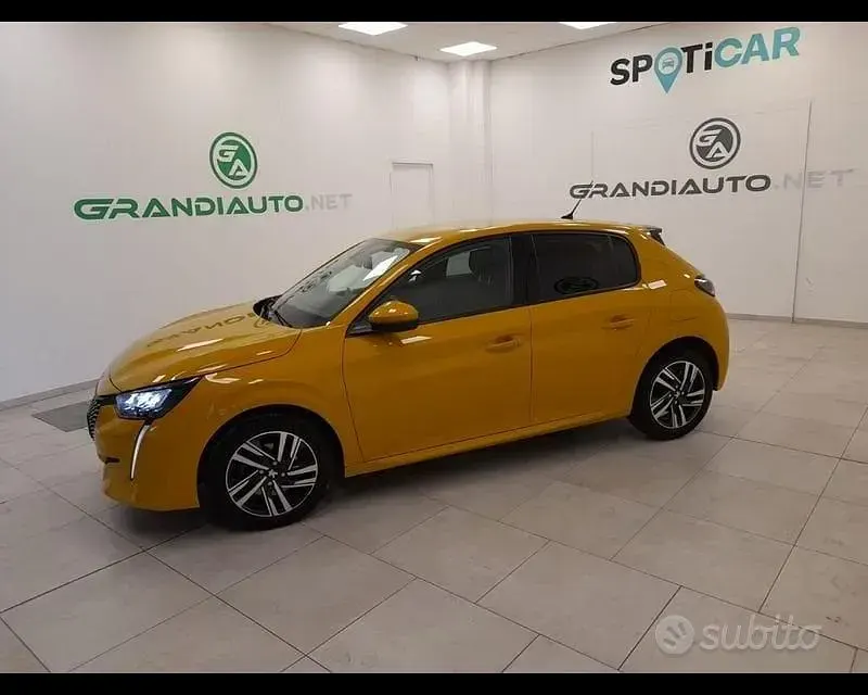 Usata Peugeot 208 Allure 101 CV (74 kW) 2021 Giallo Utilitaria
