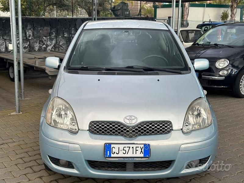 Usata Toyota Yaris Sol 75 CV (55 kW) 2005 Blu Berlina