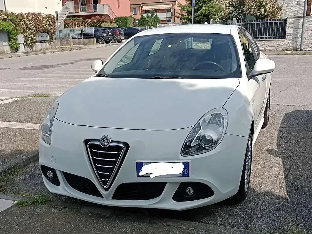 Usata Alfa Romeo Giulietta Progression 120 CV (88 kW) 2010 Bianco Utilitaria