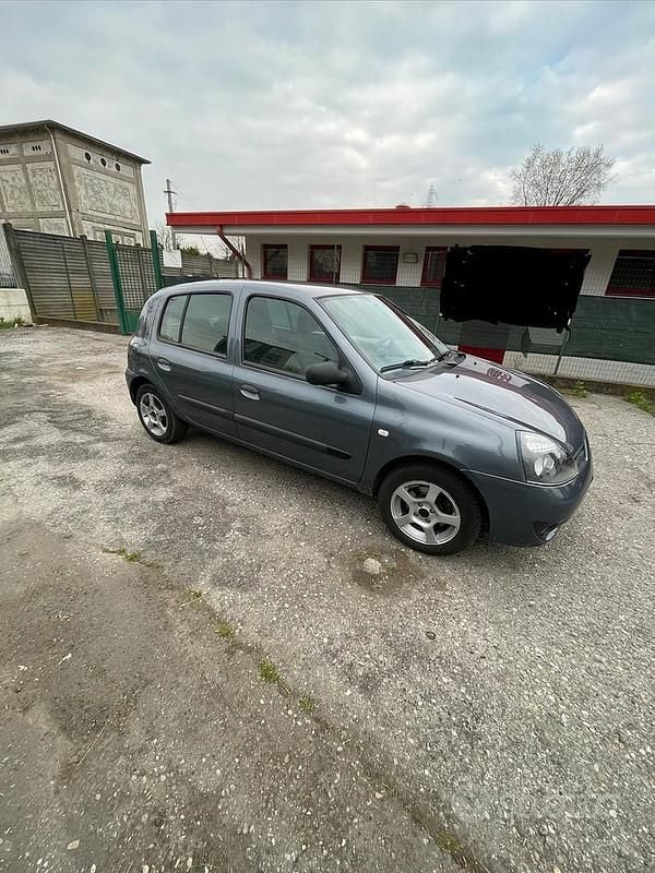 Usata Renault Clio II 75 CV (55 kW) 2009 Grigio Berlina
