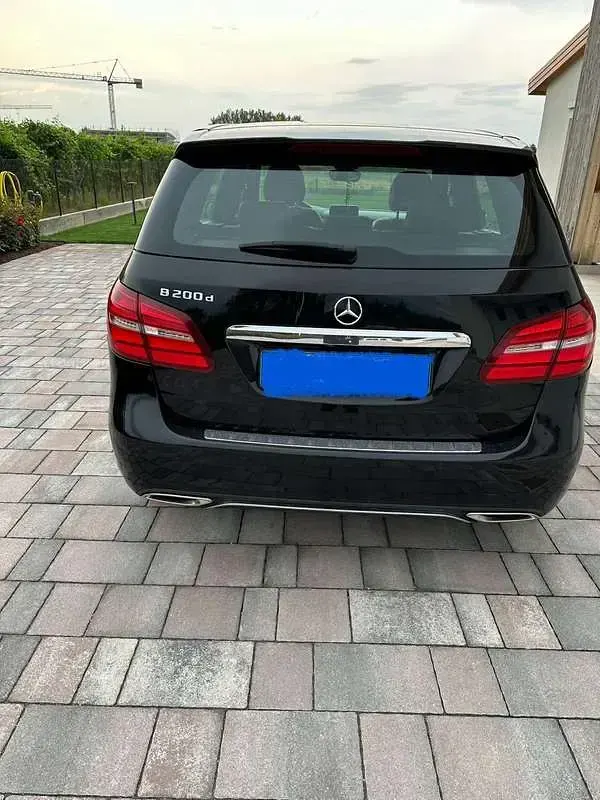 Usata Mercedes 200 136 CV (100 kW) 2016 Nero Berlina