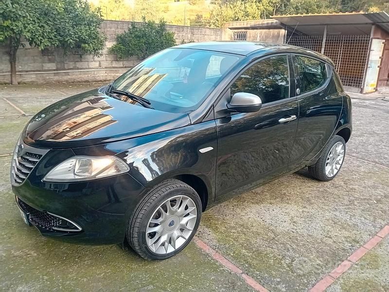 Nero Usata 2013 Lancia Ypsilon Due volumi | 6000 € - Immagine 1/4