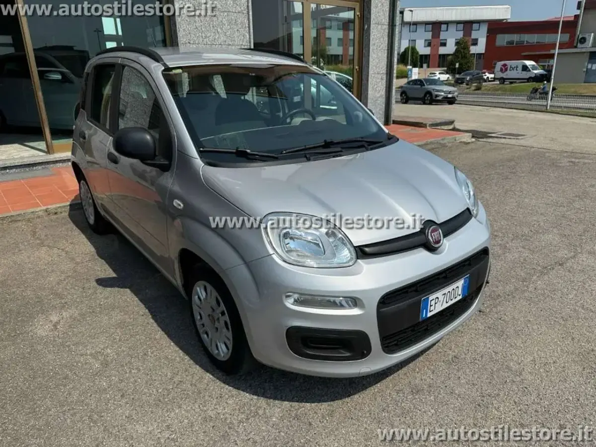 Usata Fiat Panda Easy 69 CV (50 kW) 2012 Argento metallizzato Utilitaria