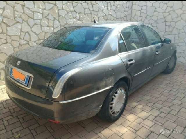 Lancia thesis 2 4 jtd 20v emblema 05 picture