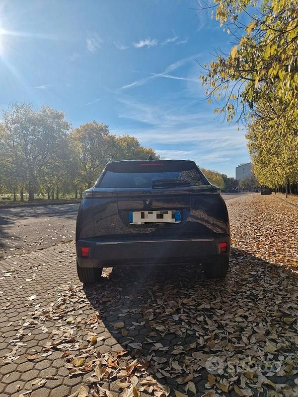 Używany Peugeot 2008 Active 100 KM (73 kW) 2023 Czarny SUV