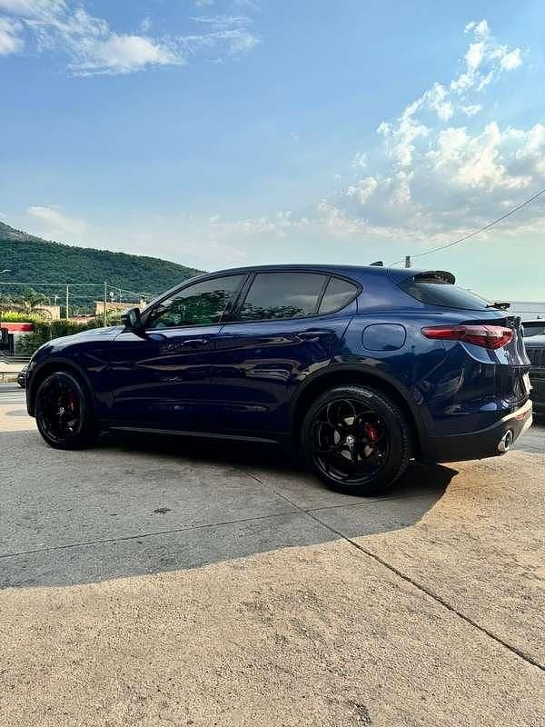 Usata Alfa Romeo Stelvio Lusso 209 CV (153 kW) 2019 Blu/azzurro SUV